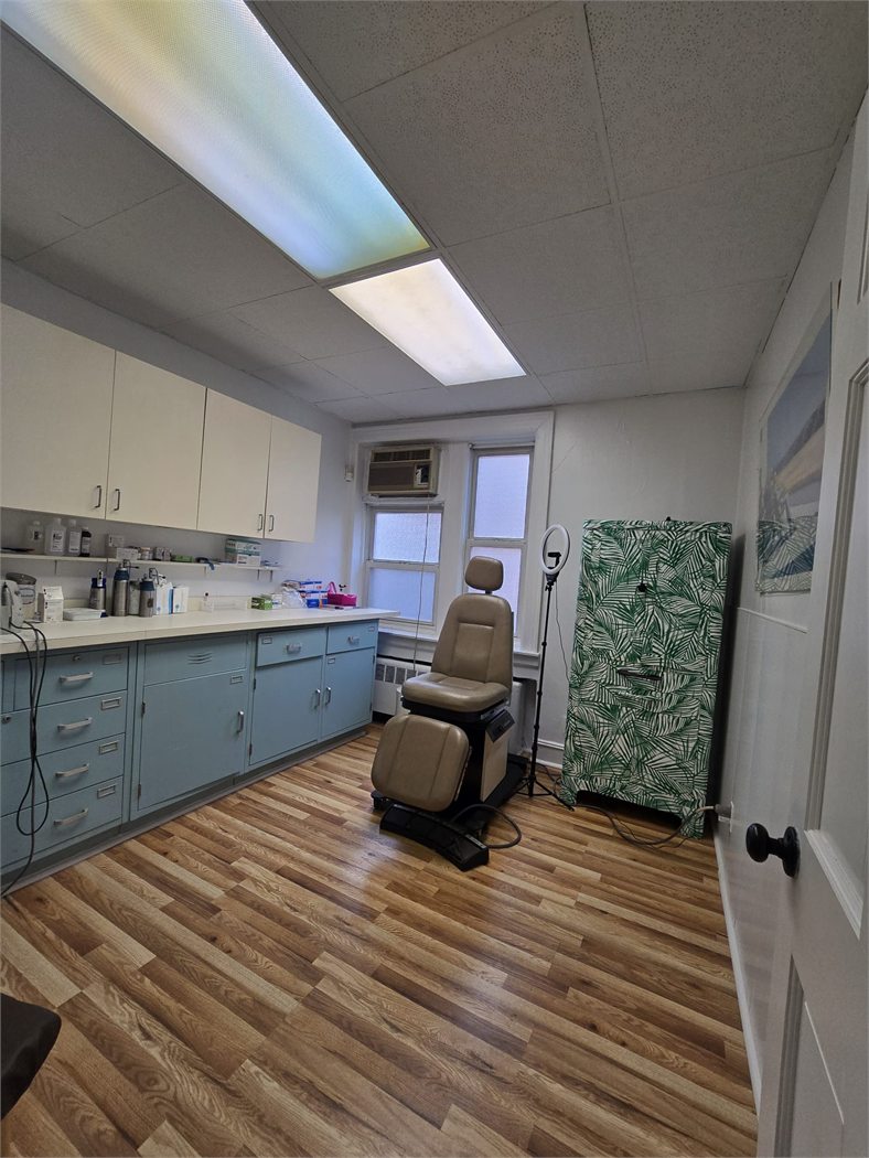 Treatment room at Dr. Michael Gladstein's dermatology office in Astoria